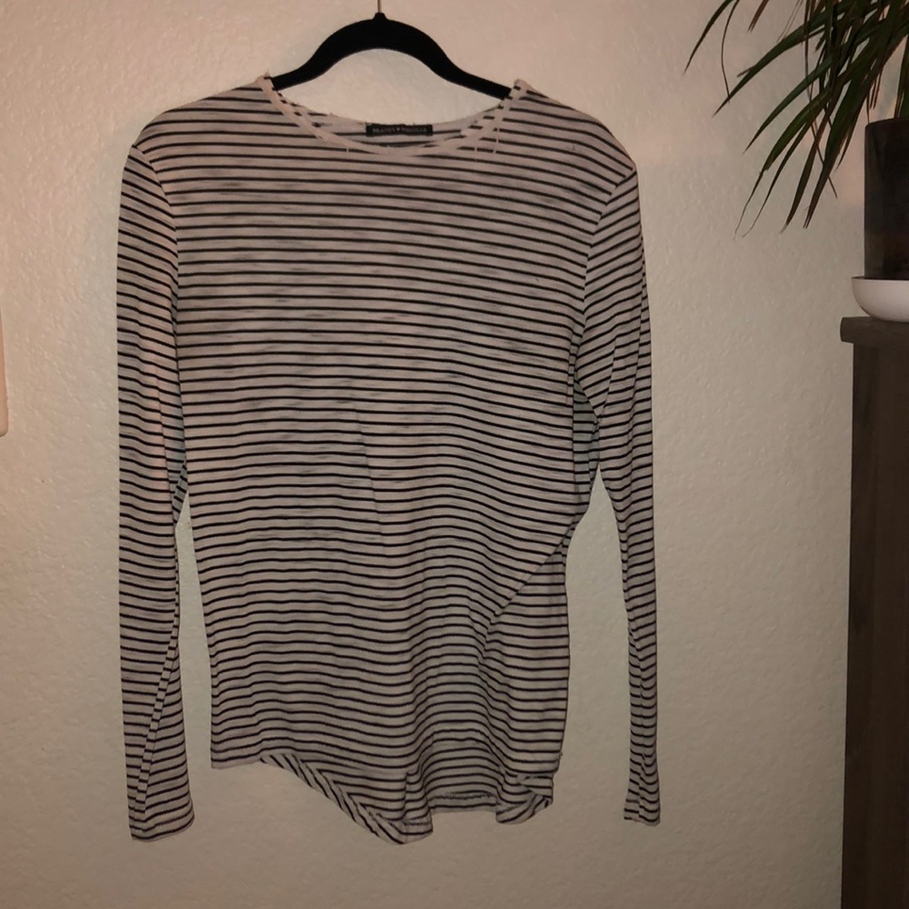 Brandy Melville long sleeve ✨